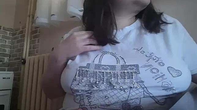 AalinnaK online show from March 6, 2025, 2:29 pm