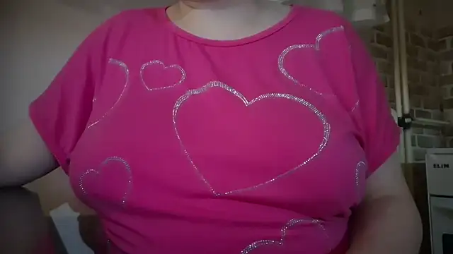 AalinnaK online show from December 3, 2025, 2:04 pm