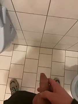 Snapshot of daubine46 chatting on February 16, 2026, 5:42 pm daubine46 online show from February 16, 2026, 5:42 pm