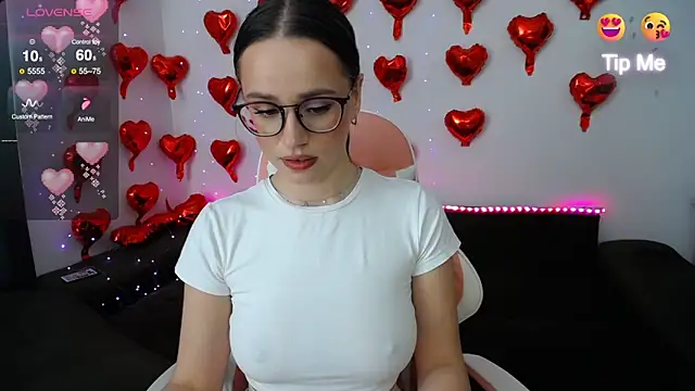 Emillias online show from March 18, 2025, 12:03 pm