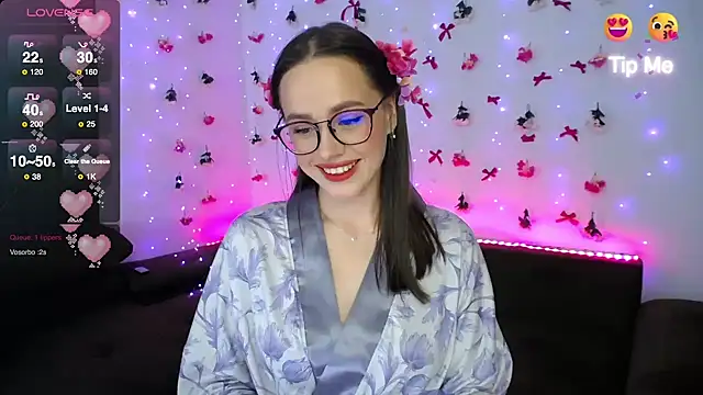 Emillias online show from March 19, 2025, 2:35 pm