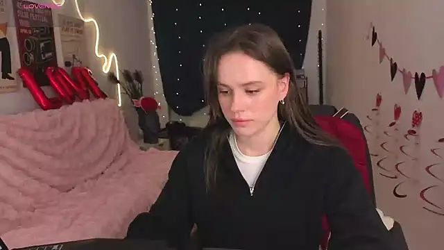 Emillias online show from February 12, 2026, 2:01 pm