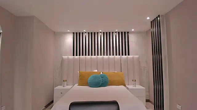 TaraLawrence online show from September 22, 2025, 12:56 am