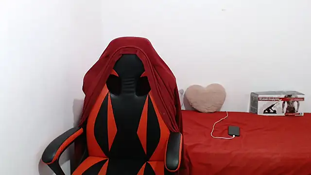 madelyn30 online show from November 29, 2025, 10:57 pm