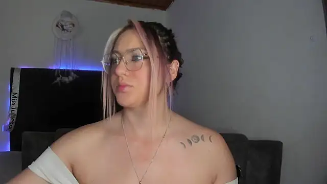 miss julietaa online show from September 24, 2025, 12:30 pm