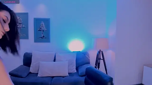 MaddisonLowe online show from April 19, 2026, 5:34 pm