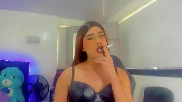 Hellen moons   online show from September 23, 2025, 6:33 pm