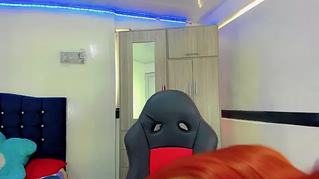 Hellen moons   online show from September 26, 2025, 7:07 pm