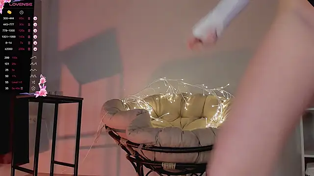 Lili Roze  online show from January 7, 2025, 12:45 am