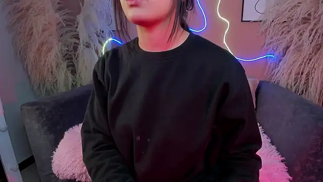 Megan mooree  online show from January 21, 2025, 12:50 pm