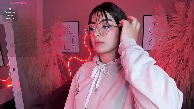 Megan mooree  online show from January 21, 2025, 6:55 pm