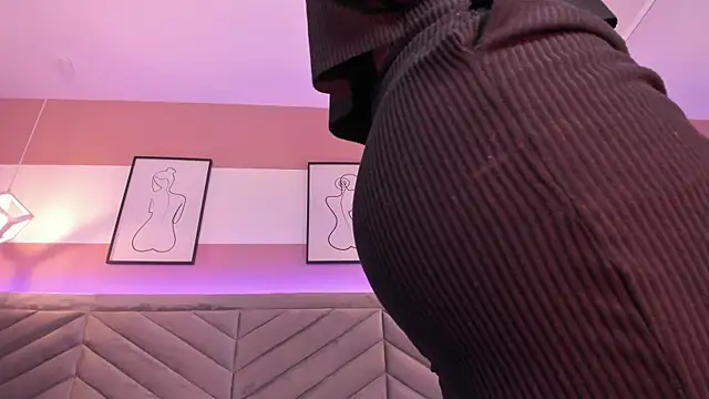 Megan mooree  online show from January 22, 2025, 1:11 pm