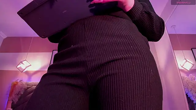 Megan mooree  online show from January 27, 2025, 12:58 pm