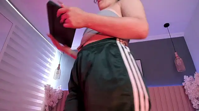 Megan mooree  online show from February 5, 2025, 1:00 pm