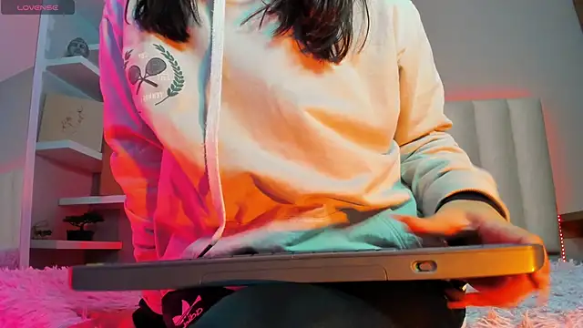 Megan mooree  online show from February 20, 2025, 12:04 pm