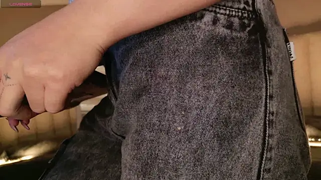 Megan mooree  online show from October 13, 2025, 12:16 pm