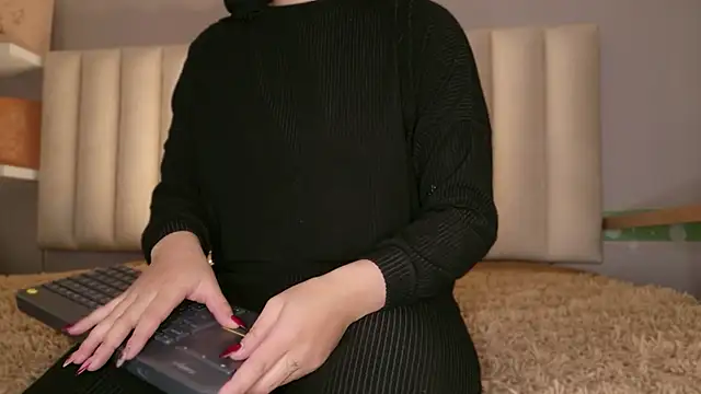 Megan mooree  online show from April 13, 2026, 12:32 pm