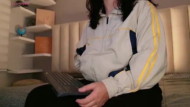 Snapshot of Megan_mooree_ chatting on April 28, 2026, 12:32 pm Megan mooree online show from April 28, 2026, 12:32 pm