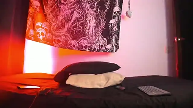 Agnes jones  online show from December 19, 2025, 11:34 pm