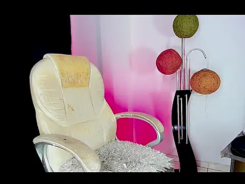 bloom444 online show from April 21, 2026, 2:51 am