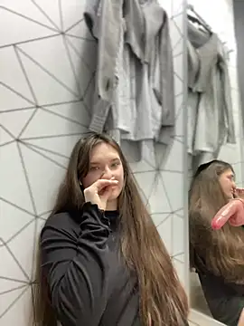 Holly Molii online show from December 15, 2024, 8:19 am