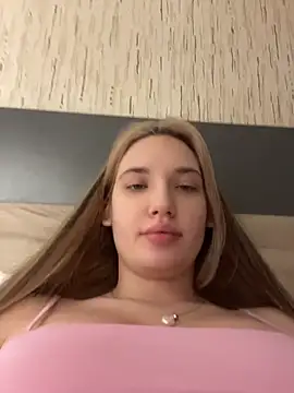 Snapshot of Holly_Molii chatting on May 30, 2026, 3:25 am Holly Molii online show from May 30, 2026, 3:25 am