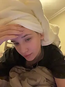 Snapshot of Holly_Molii chatting on June 13, 2026, 11:08 am Holly Molii online show from June 13, 2026, 11:08 am