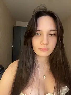 Snapshot of Holly_Molii chatting on June 25, 2026, 12:42 pm Holly Molii online show from June 25, 2026, 12:42 pm