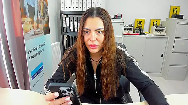 kilenyapatrice online show from February 9, 2025, 1:46 pm