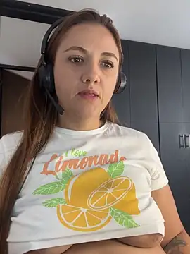 Shianrose online show from March 19, 2025, 7:38 pm