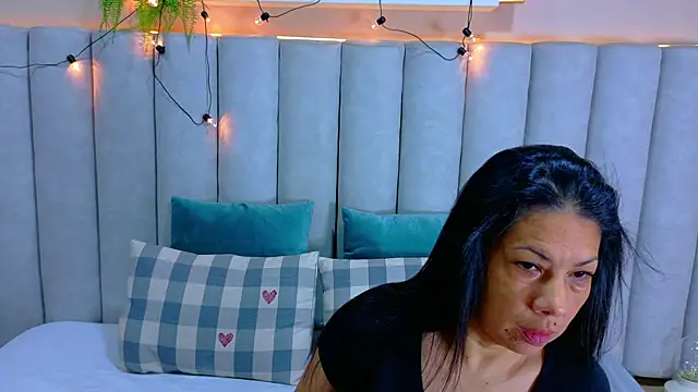 JaylaScott   online show from October 16, 2025, 11:33 am