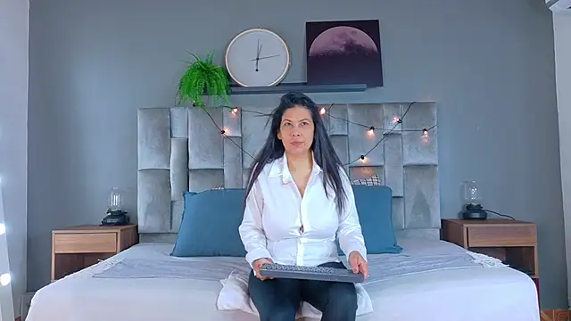 JaylaScott   online show from April 5, 2026, 11:40 am