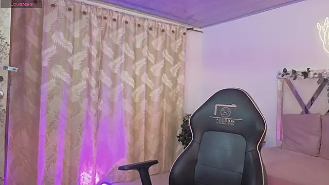 hina tay online show from April 21, 2026, 3:24 am