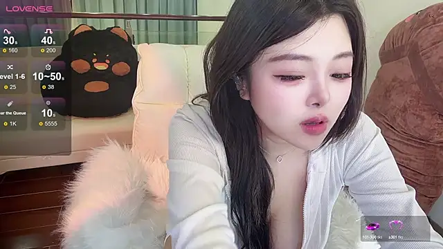 Bunny Tutu online show from December 5, 2024, 7:17 pm