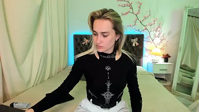 KateOwyns online show from April 7, 2026, 12:27 pm