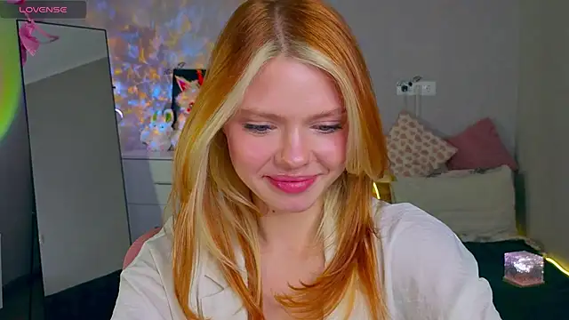 Red  Candy online show from November 26, 2025, 12:17 pm