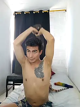 Snapshot of Velk_hot chatting on December 6, 2024, 8:40 pm Velk hot online show from December 6, 2024, 8:40 pm