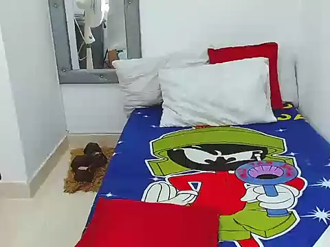 Snapshot of Velk_hot chatting on November 17, 2025, 7:30 pm Velk hot online show from November 17, 2025, 7:30 pm