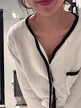 Aimeil online show from March 8, 2025, 4:39 pm