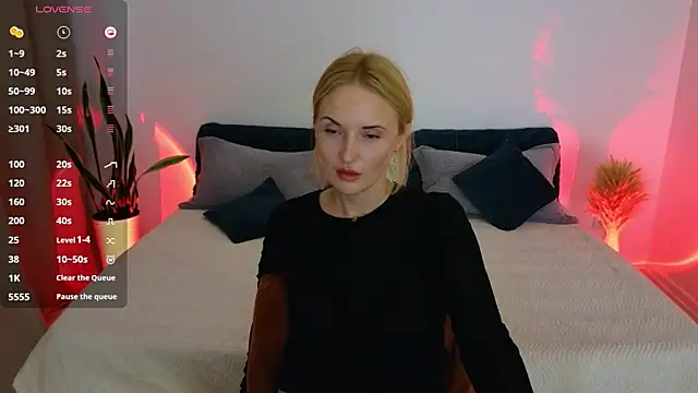 AlisssaRose online show from October 1, 2025, 9:32 pm