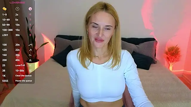 AlisssaRose online show from October 22, 2025, 8:41 pm