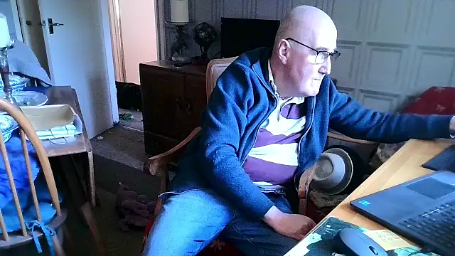 Adamdaddybear online show from February 2, 2025, 1:41 pm