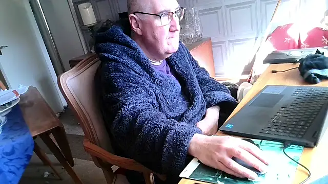 Adamdaddybear online show from March 9, 2025, 9:57 am