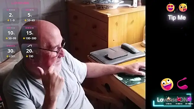 Adamdaddybear online show from September 10, 2025, 8:14 am