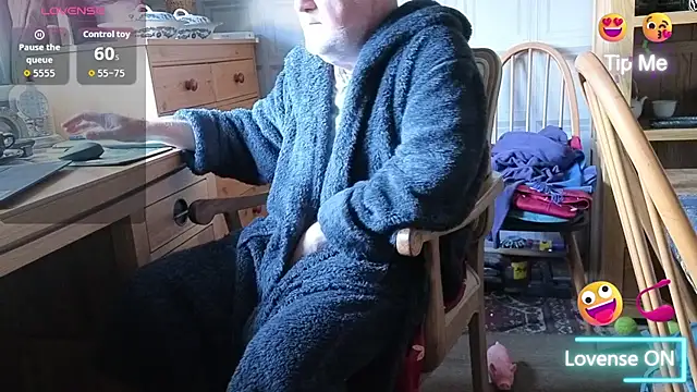 Adamdaddybear online show from September 23, 2025, 7:44 am