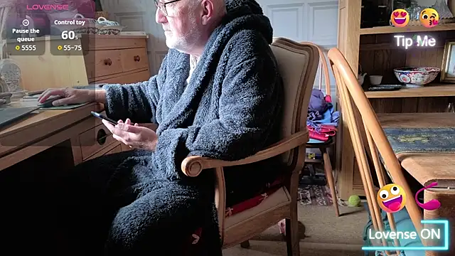 Adamdaddybear online show from September 24, 2025, 7:23 am