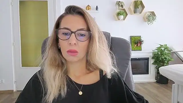 SukyGirl online show from September 23, 2025, 6:49 am