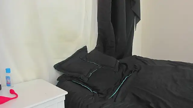 lindacastro02 online show from December 6, 2024, 1:55 pm