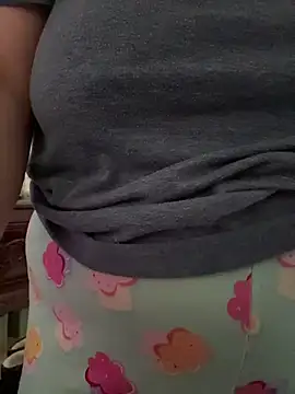 Snapshot of Sweetleeahxx chatting on July 19, 2026, 11:25 am Sweetleeahxx online show from July 19, 2026, 11:25 am