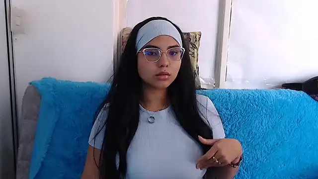 Miapeyton online show from September 17, 2025, 7:59 pm